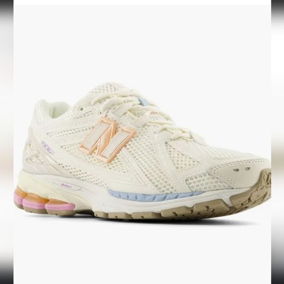 NIB New Balance 1906R Ortholite Gender Neutral Sea Salt/Angora Sneakers - Picture 2 of 10